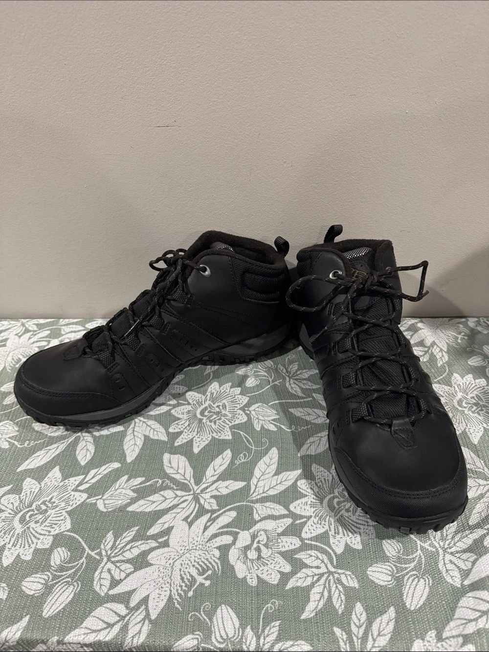 Columbia Men's Black All-Terrain Hiking Shoes (Size: 11)